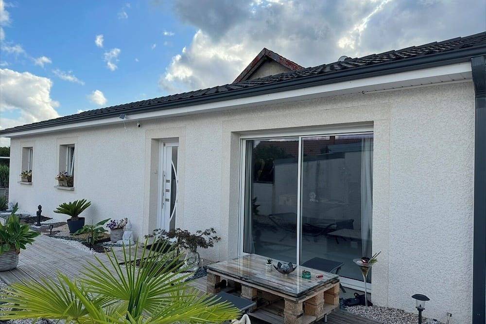 House with pool in Golbey, Épinal region