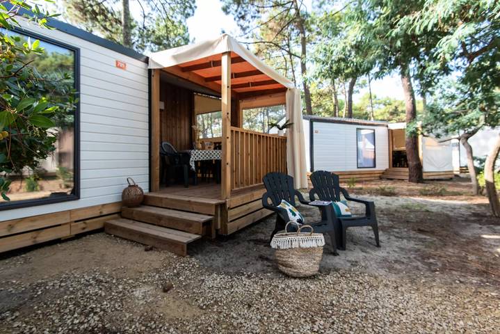 Camping pour 4 personnes, avec piscine et terrasse à Biscarrosse