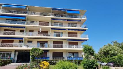 Gîte pour 2 personnes, avec jardin et vue dans Plage de la Salis