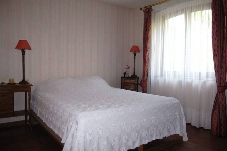 Location de vacances pour 8 personnes, avec terrasse et jardin à Saint-Hilaire-de-Brethmas - 2