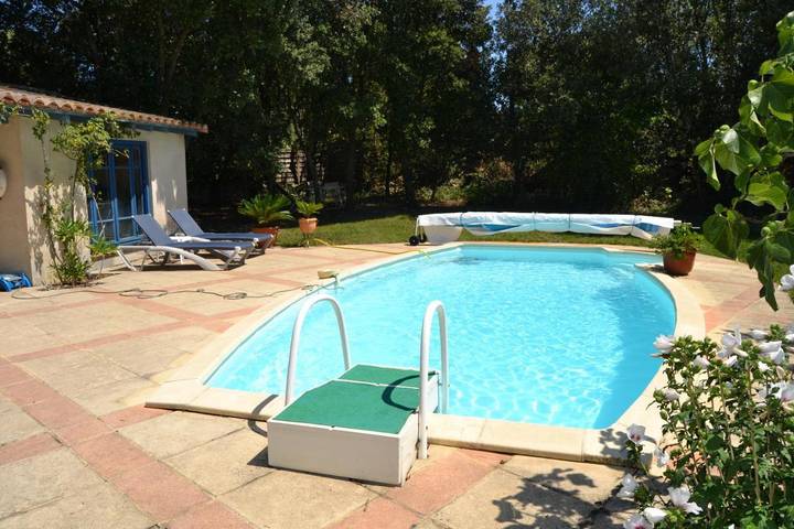 Gîte pour 2 personnes, avec jardin et piscine ainsi que vue et terrasse à Ventenac-Cabardès - 4