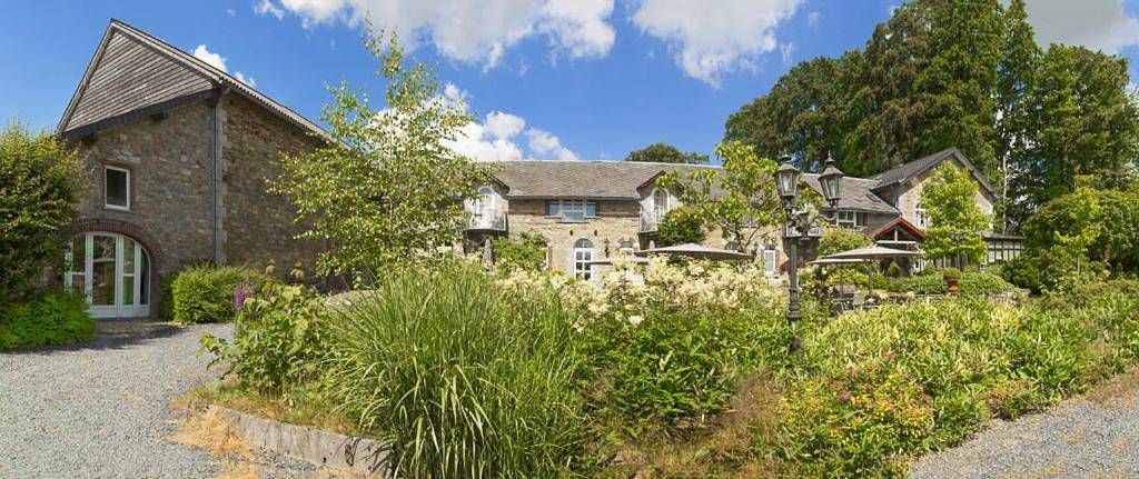 Gîte pour 4 personnes, avec piscine ainsi que vue et jardin dans Samrée - 3
