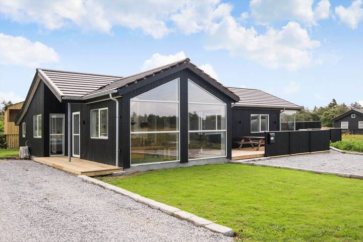 Ferieudlejning for 6 personer, med Jacuzzi og Terrasse samt Sauna i Skallerup Klit