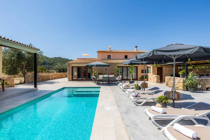 Luxurious Finca on Large Estate with Mountain View, Pool, Wi-Fi and Terrace; Parking available in Capdepera, East Majorca