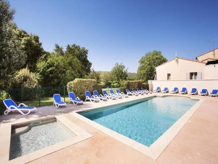 Gîte pour 4 personnes, avec terrasse et piscine, adapté aux familles à Lacoste - 2