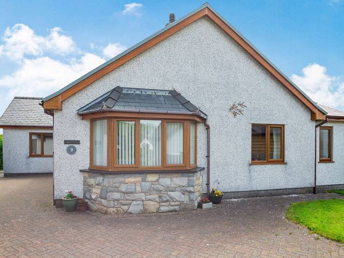 Log cabin for 6 people, with garden in Bala