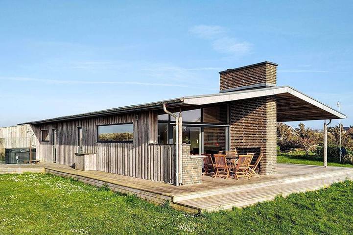 Ferienhaus für 8 Personen, mit Whirlpool und Terrasse sowie Sauna, mit Haustier in Agger