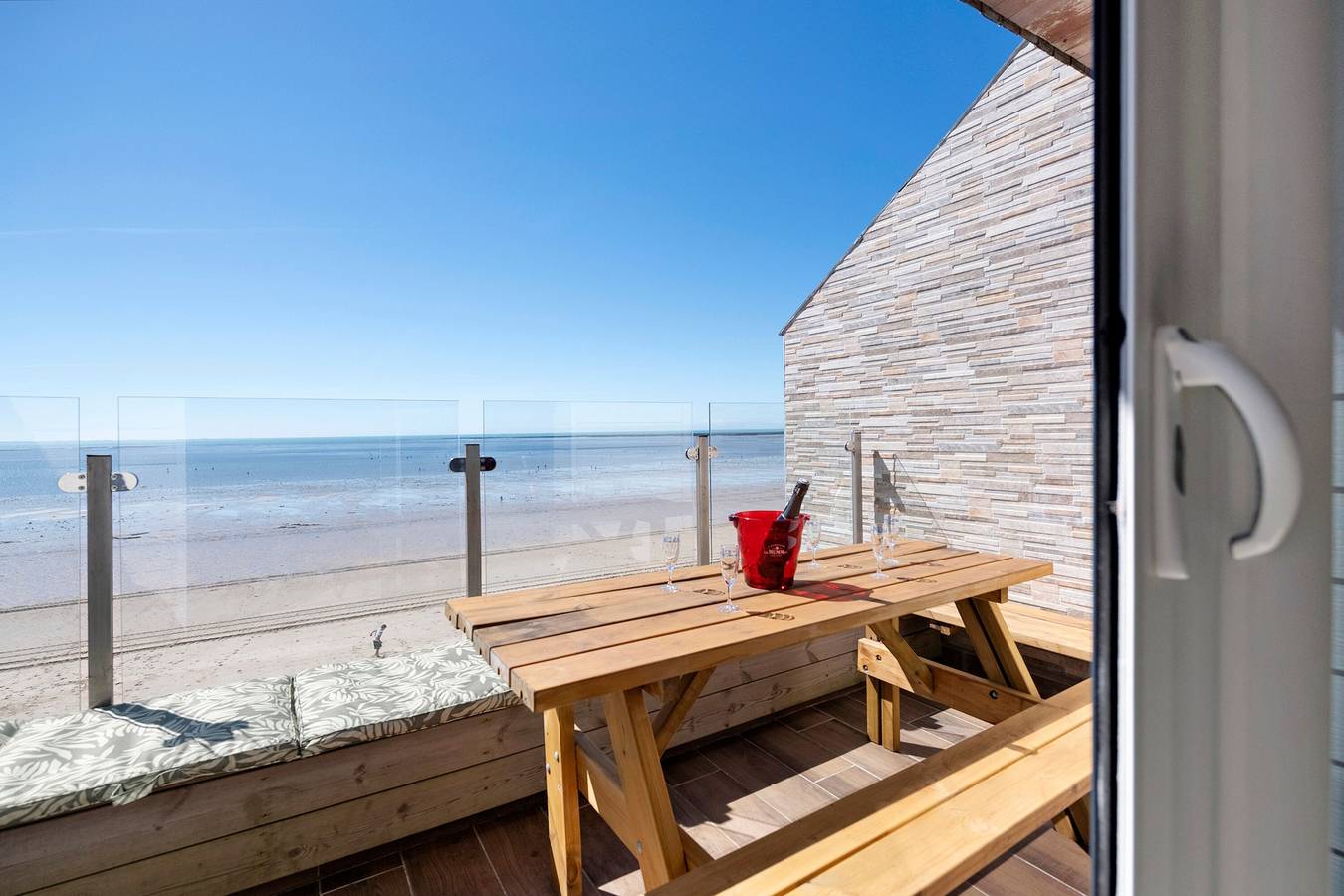 Gîte de la Mer – Onvergetelijk uitzicht recht tegenover het strand in Saint-Martin de Bréhal, Bréhal