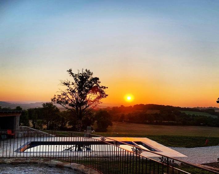 Location de vacances pour 4 personnes, avec jardin ainsi que piscine et vue à Bozouls - 4