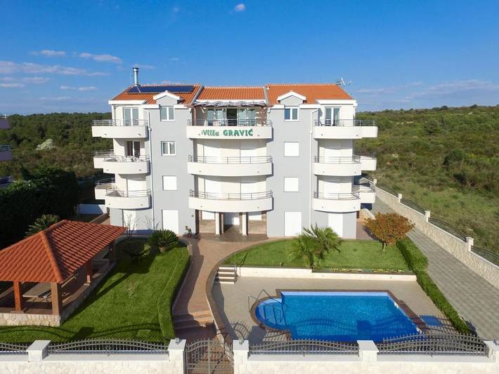 Apartamento para 2 personas, con jardín y piscina en Ciudad de ZadarZadar