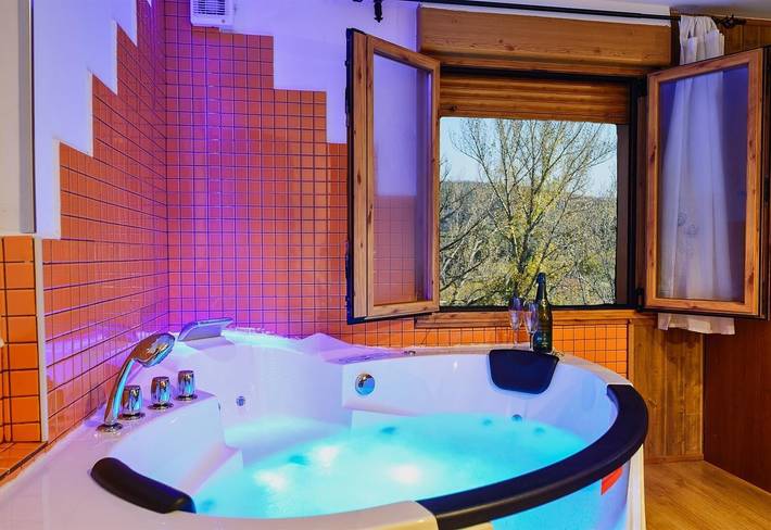 Chalet para 2 personas, con Balcón además de Jacuzzi y Jardín en Castilla y León