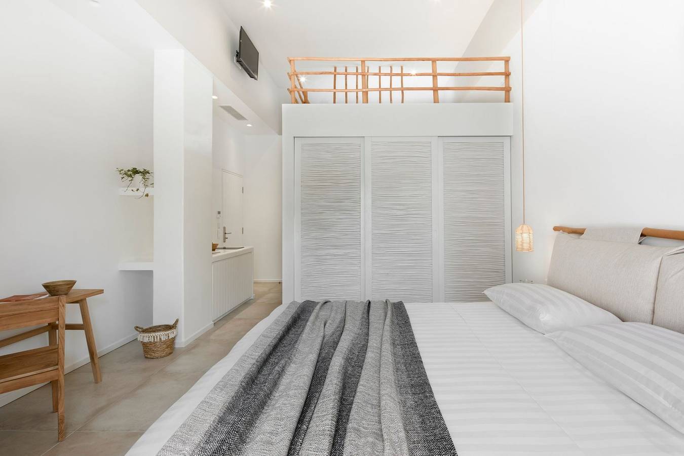 Luxury Milos Apartment | Family Suite | 2 Bedrooms | Well Furnished Interior | Adamanta in Milos