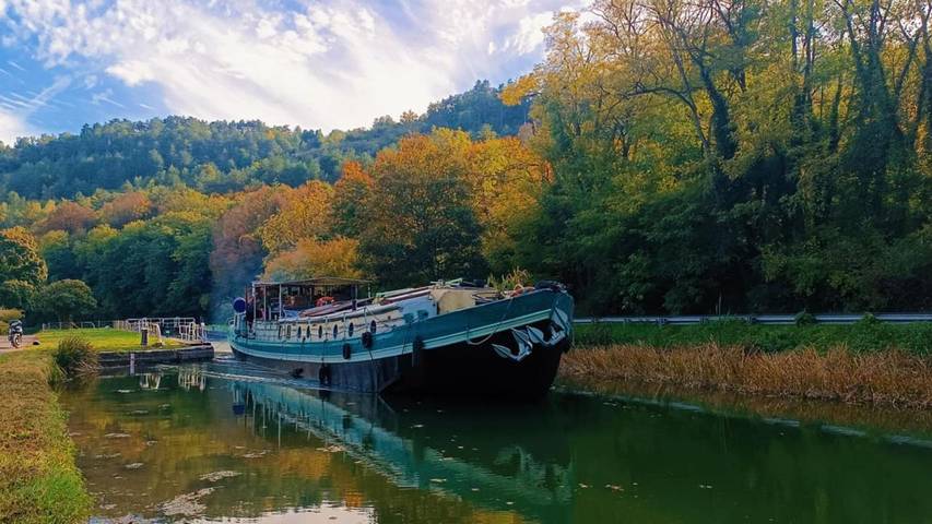 Bateau pour 2 personnes, avec terrasse ainsi que vue et vue sur le lac, adapté aux familles dans Côte-d'Or - 3