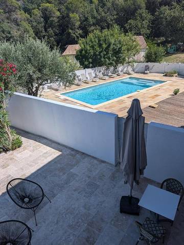 Gîte pour 2 personnes, avec piscine à Cornillon