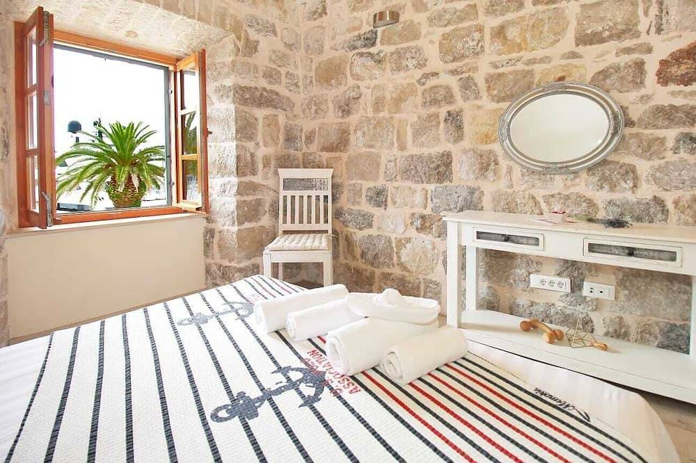 Ganze Wohnung, Apartment am Meer in einem denkmalgeschützten Steinhaus, komplett renoviert in Cavtat, Dubrovnik-Neretva