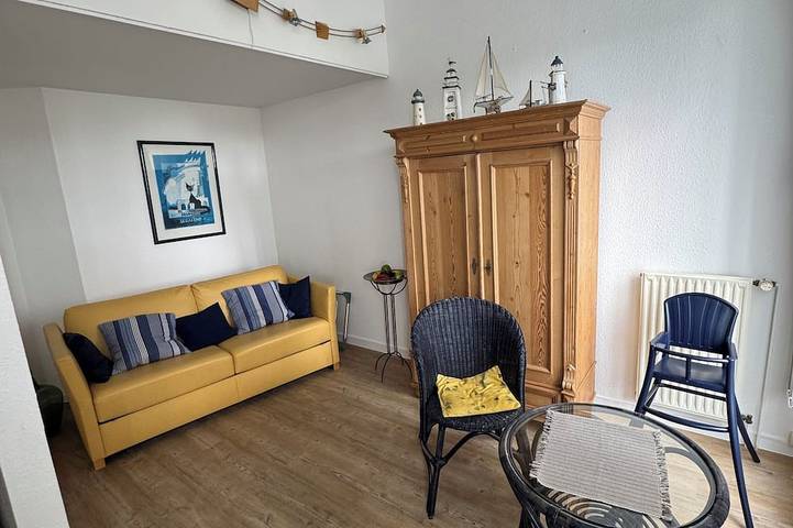Apartamento entero, Muy acogedor, con piscina, sauna, vista al lago, ascensor y 1 silla de playa, WiFi. in Dorum-Neufeld, Dorum