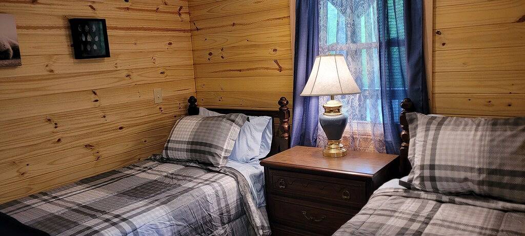 \"Little Cabin in the Woods\" - 5 miles from Dayton Boat Launch in Rhea County