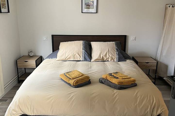 Location de vacances pour 7 personnes, avec terrasse ainsi que jacuzzi et jardin à Vierzon - 2