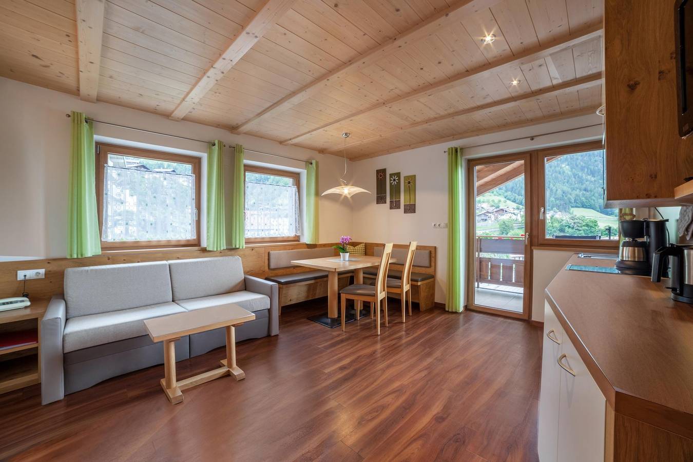 Entire apartment, Holiday Apartment "Plattner Ii" with Mountain View, Wi-Fi, Terrace & Balcony in Stubai Alps, San Leonardo in Passiria