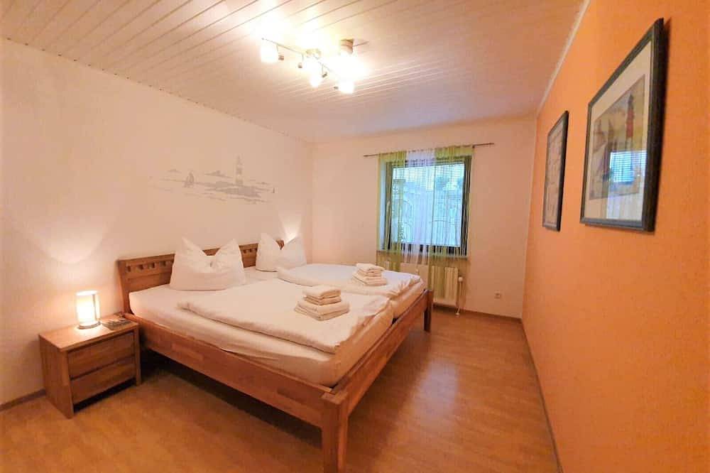 Entire apartment, Gemütliche, Geräumige Ferienwohnung mit Großer Terrasse in Westerdeichstrich in Westerdeichstrich, Dithmarschen