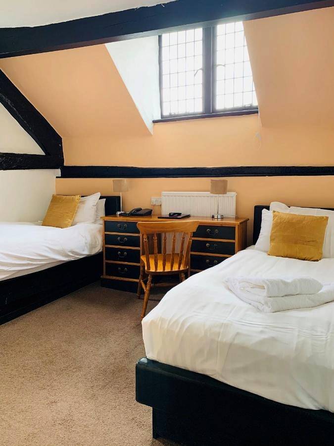 Hotel for 10 people with terrace in Hertfordshire