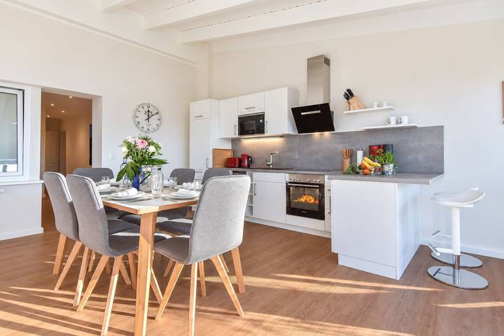 Ferienhaus Wiesenblick - mit großen Garten und zwei Wohneinheiten in Drei Kaiserbäder, Heringsdorf