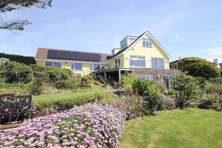 Holiday home for 8 people, with Terrace and Garden in Mawgan Porth
