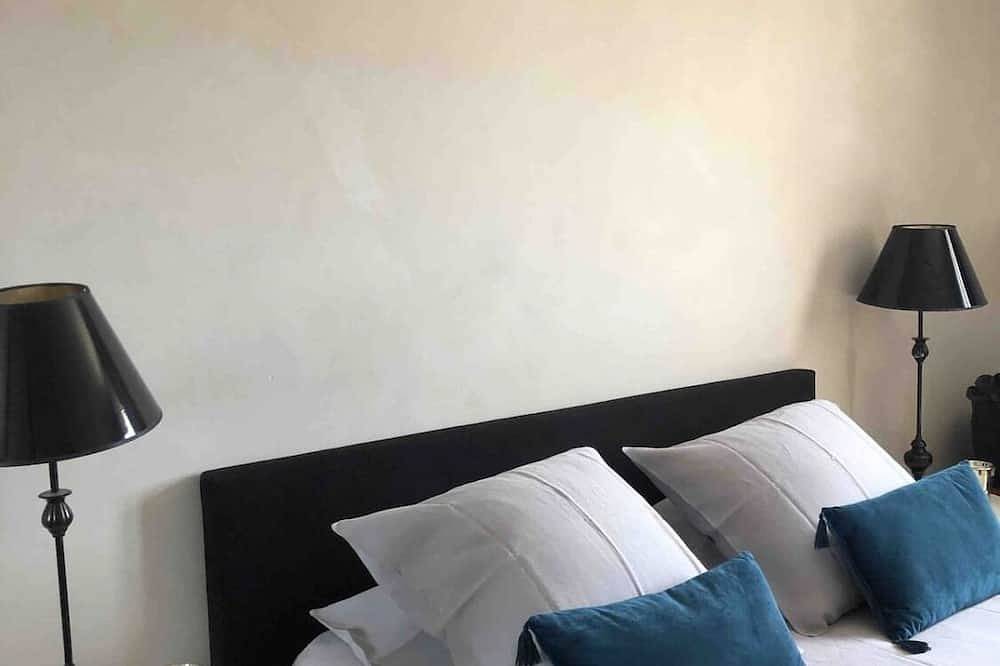 Entire apartment, Apartment with marina and sea view in Port-de-Bouc, Istres region