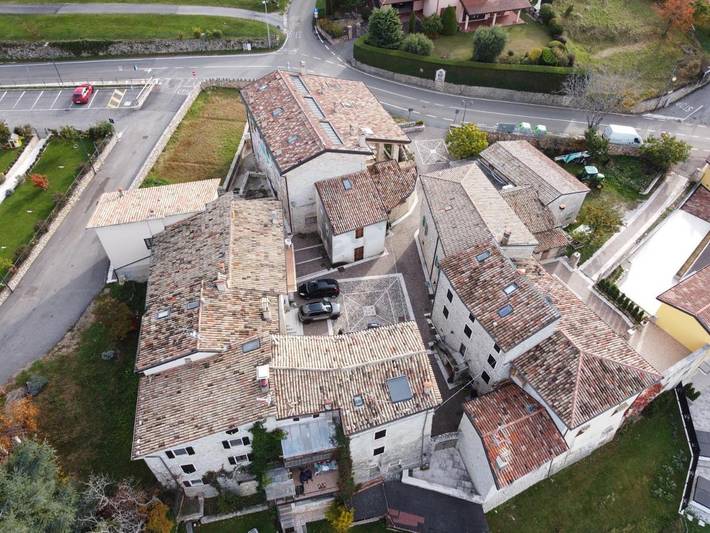 Location de vacances pour 2 personnes, avec Balcon et Terrasse ainsi que Jardin et Vue sur le lac à San Zeno di Montagna - 3