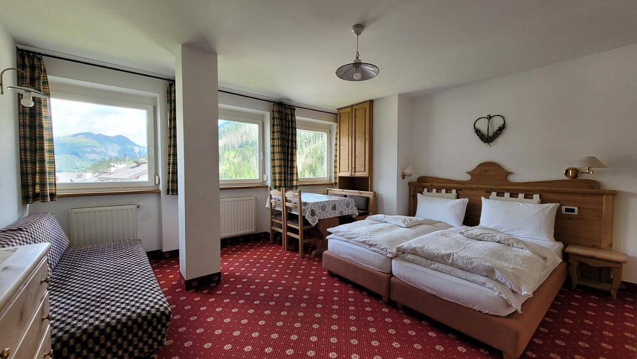Apartments Alpenroyal Arabba - Check-in at Garni Royal in Arabba, Livinallongo del Col di Lana