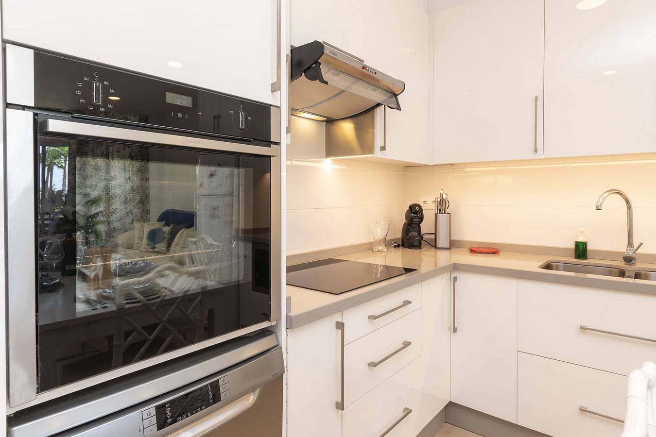 Entire apartment, Sea Breeze Frontline Apartment in Los Cristianos, Arona