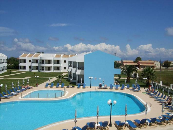 Appart’hôtel pour 3 personnes, avec bassin pour enfant et jardin ainsi que piscine et vue