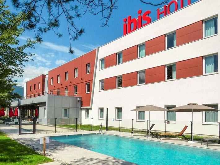 Hôtel pour 2 personnes, avec Terrasse et Jardin ainsi que Piscine et Vue à Saint-Genis-Pouilly - 4