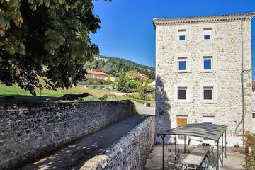 Gîte pour 4 personnes, avec terrasse dans Vanosc