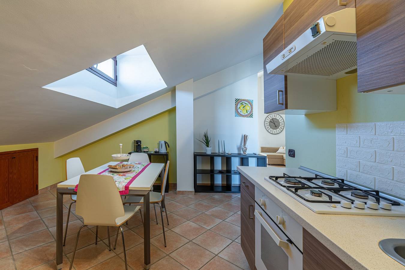 Ganze Wohnung, Komplettes Apartment 'Lentini Room' mit Wlan und Balkon mit Ätna-Blick in Lentini, Syrakus Provinz