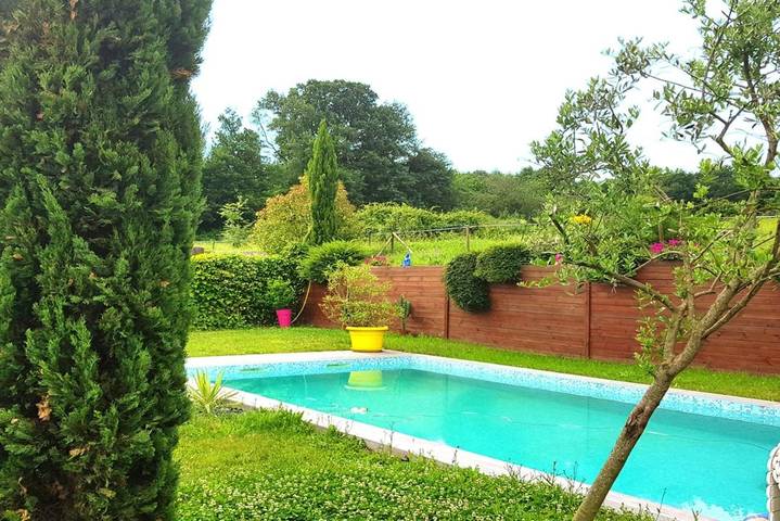 Gîte pour 2 personnes, avec piscine ainsi que jardin et vue, adapté aux familles à Civrieux-d'Azergues - 3