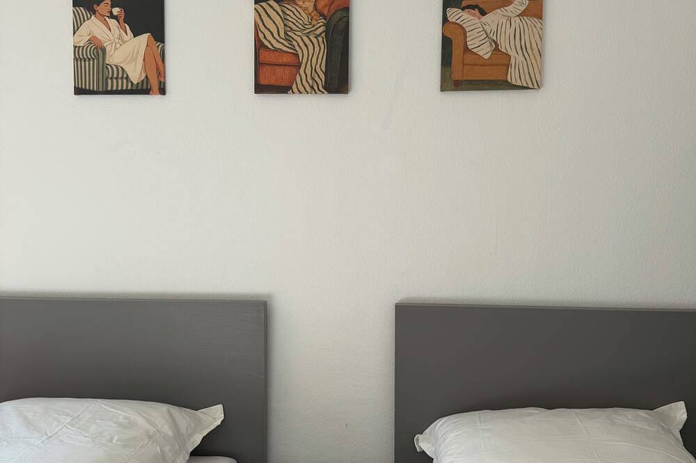 Entire apartment, City Center Retreat/ 1 min Train Station in Cologne, Rhineland