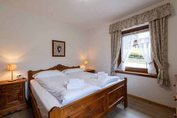 Entire apartment, Casa Alberti, con balcone panoramico e parcheggio in Cortina d'Ampezzo, Dolomiti Superski