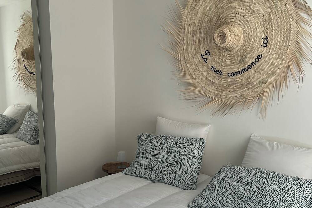 Entire apartment, Charming 1-bed in historical center of Saint-Raphaël, Wifi, Ac, beach on foot! in Saint-Raphaël, Massif de l'Esterel