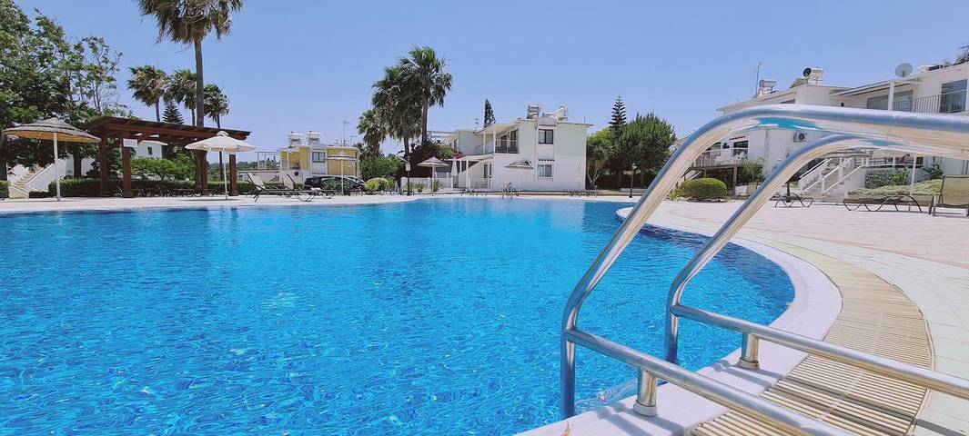 Vakantiewoning voor 4 personen, with balkon and zwembad as well as tuin in Zuid Cyprus