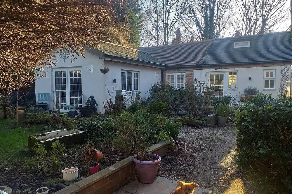 House - Sleeps 2, pet friendly & free parking in Kingston-upon-Hull, Yorkshire and the Humber