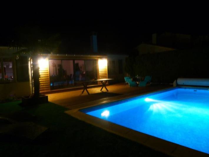 Location de vacances pour 10 personnes, avec Terrasse et Jardin ainsi que Piscine et Vue dans Plage de la Cible