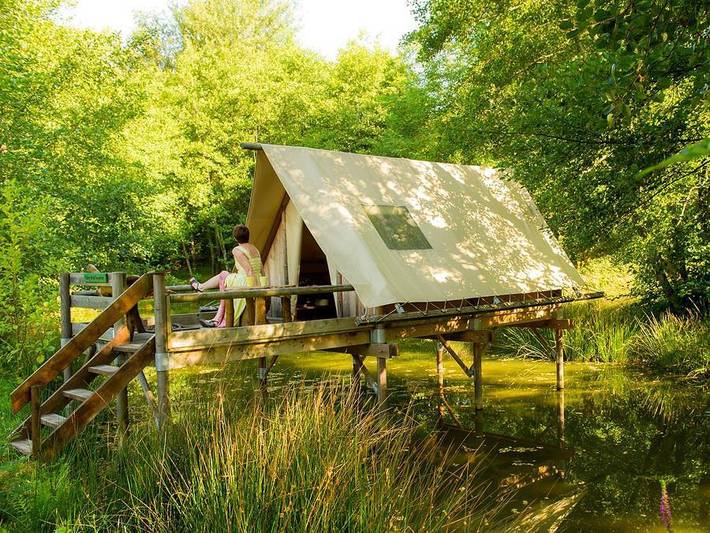 Camping la Fougeraie - Zelt 2 personen - Robinson allein auf der Welt in Saint-Léger-de-Fougeret, Naturpark Morvan