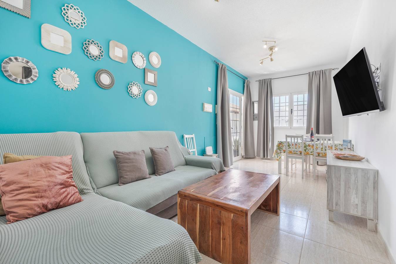 Appartamento intero, Casa vacanze Casa Eri vicino alla spiaggia con piscina, terrazza e Wi-Fi in Corralejo, La Oliva