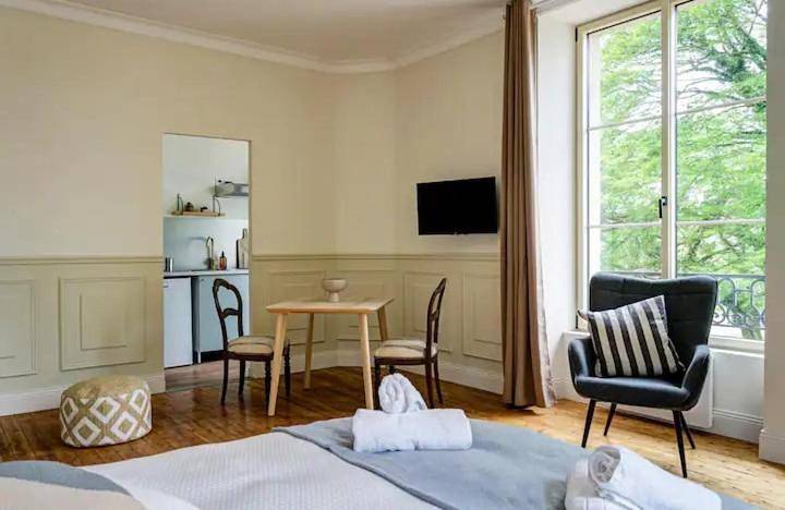 Double Room in Mont-sous-Vaudrey, Jura