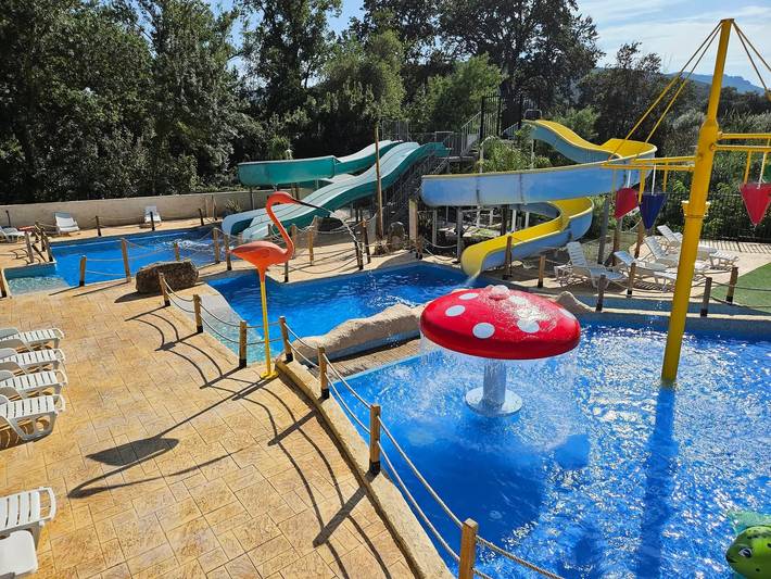 Camping pour 5 personnes, avec Terrasse