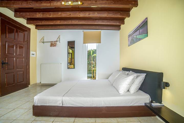 Country House 'Terra Vine Collection - Raisin Hous' with Wi-Fi and Air Conditioning in Vanato, Zákynthos