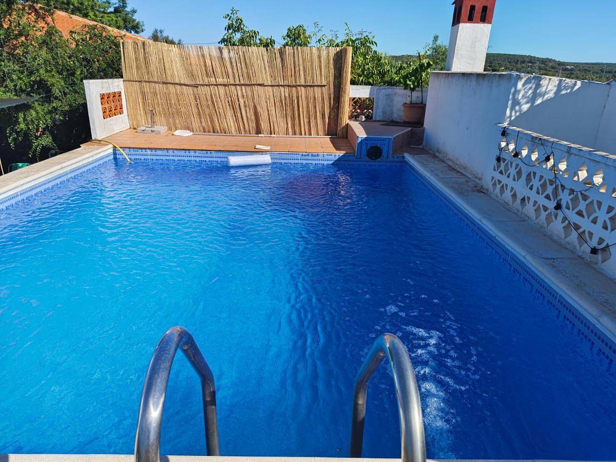 Beautiful and peaceful villa in Valencia with private pool in Llíria, Valencia Provinz