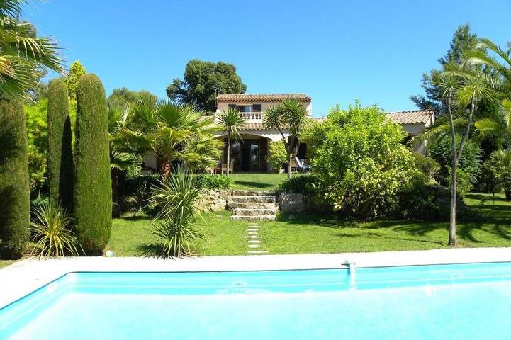 Villa pour 6 personnes, avec jardin à Roquefort-les-Pins