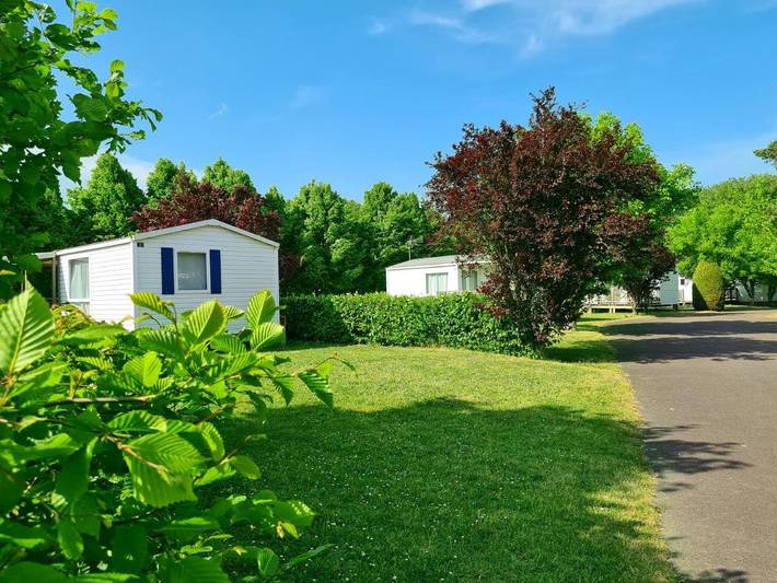 Camping pour 6 personnes, avec vue ainsi que piscine et jardin dans la Sarthe - 2